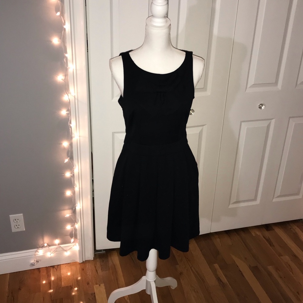 Black Dress with Bow on the Chest (Juniors)